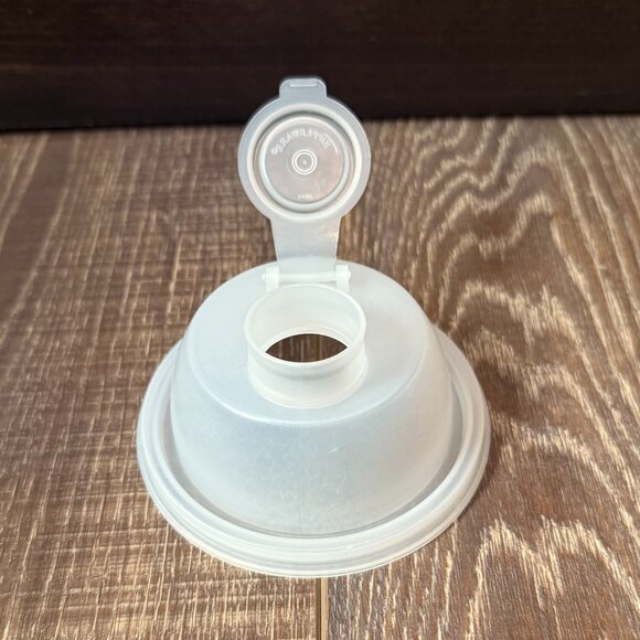 Tupperware Quick Shake Container with Insert - Picture 12 of 16